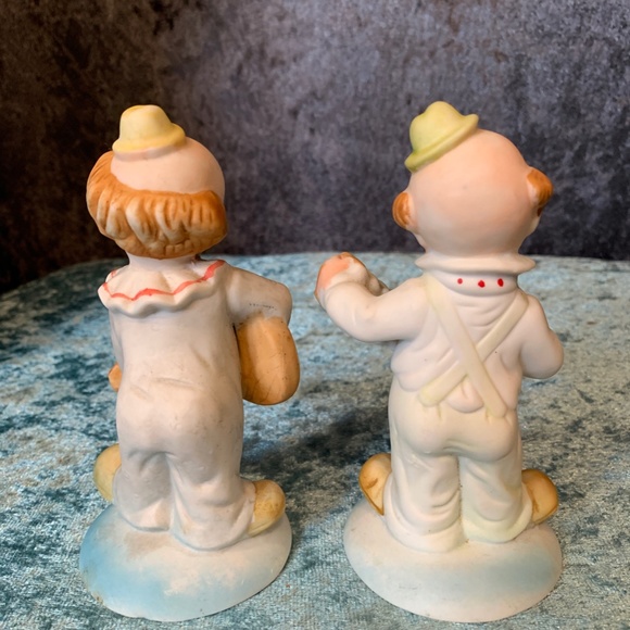 Pair of Artmark Bisque Clown Figurines, 5" Tall - Picture 3 of 5